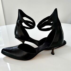 Head turning * Athena* pump w/ vintage heel & ankle straps from Cydwoq.